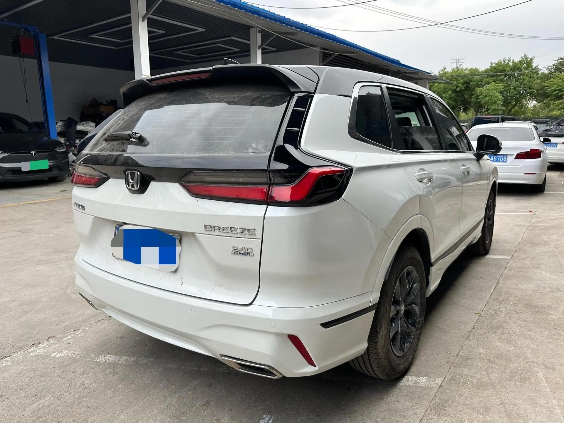 Honda 2025 BREEZE 1.5T CVT 240TURBO Two-Wheel Drive Luxury 5-Seater Automatic 4