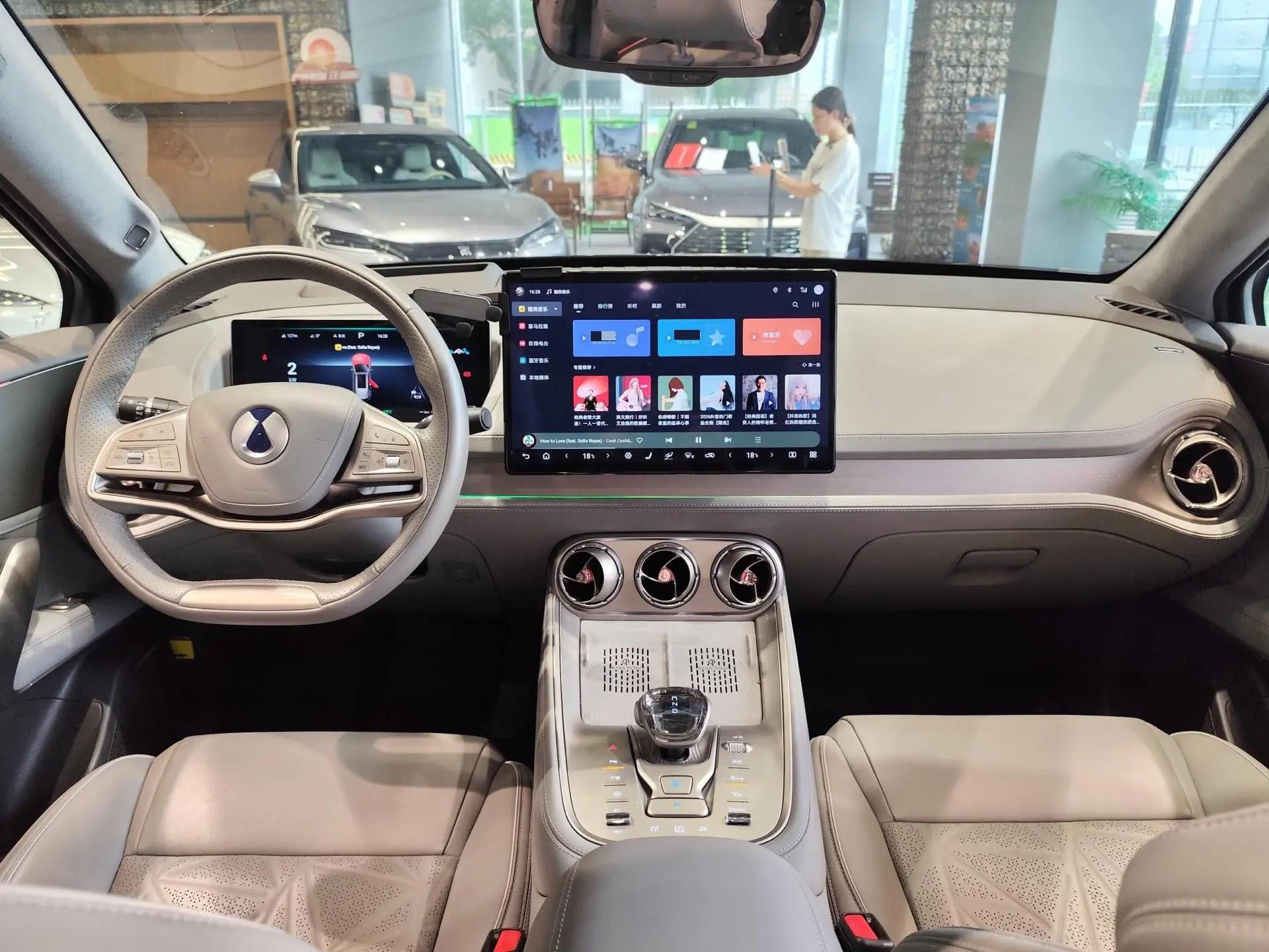 Denza N8 2023 Four-wheel Drive Super Hybrid Flagship Six-seat Edition 4