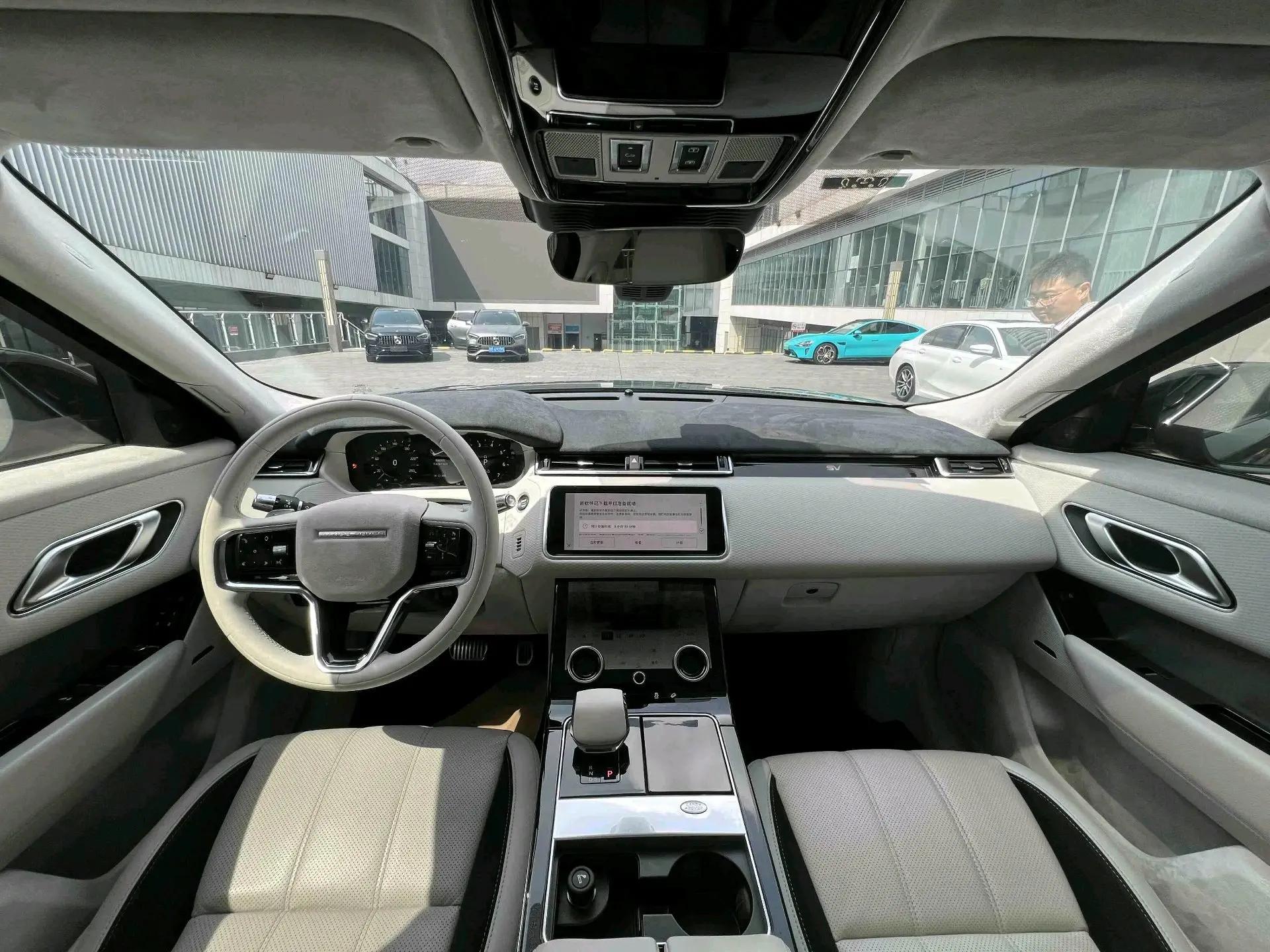 Range Rover Star Vein 2021 P250 Studded Black Collector's Edition 14