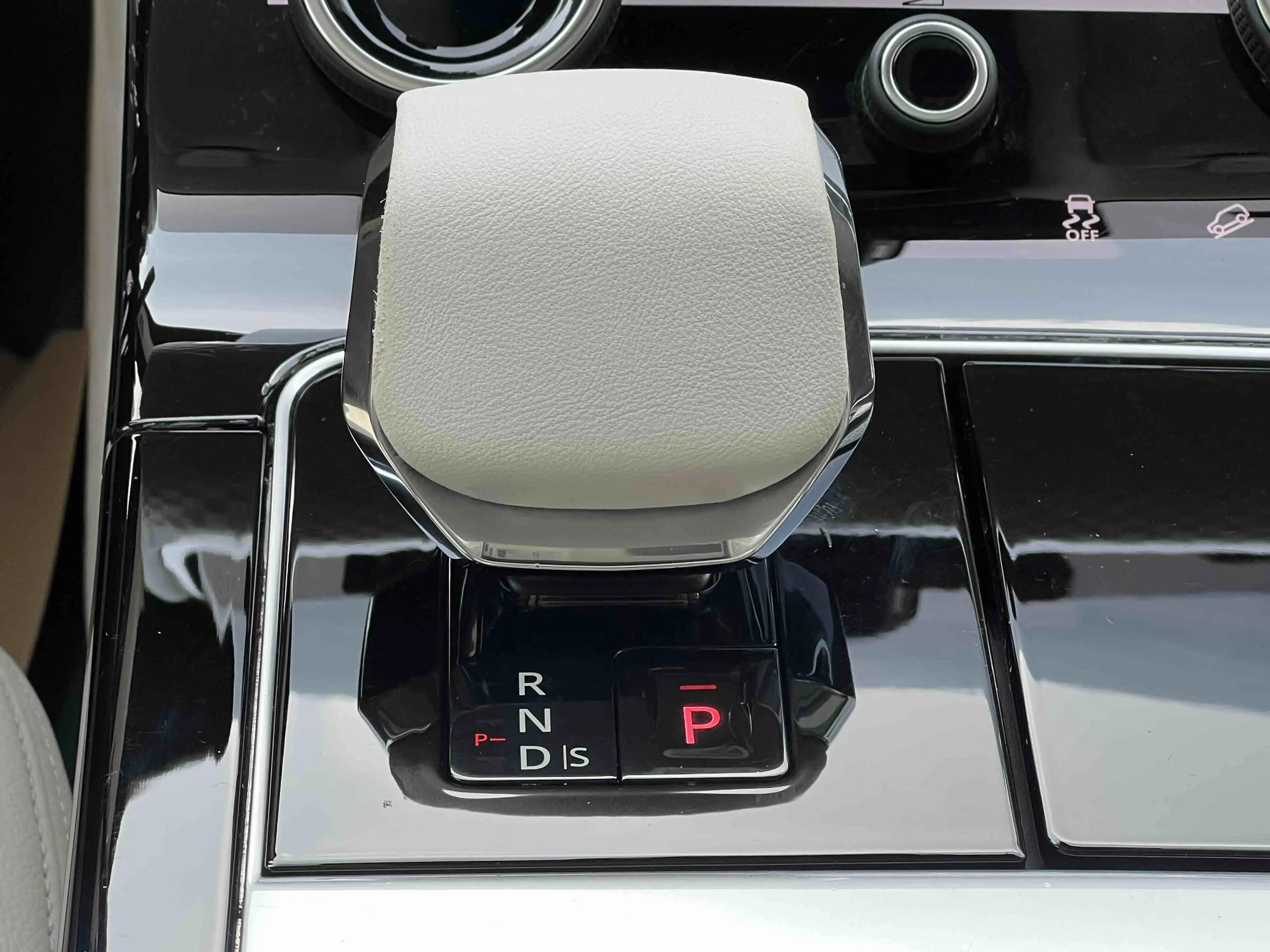 Range Rover Star Vein 2021 P250 Studded Black Collector's Edition 15