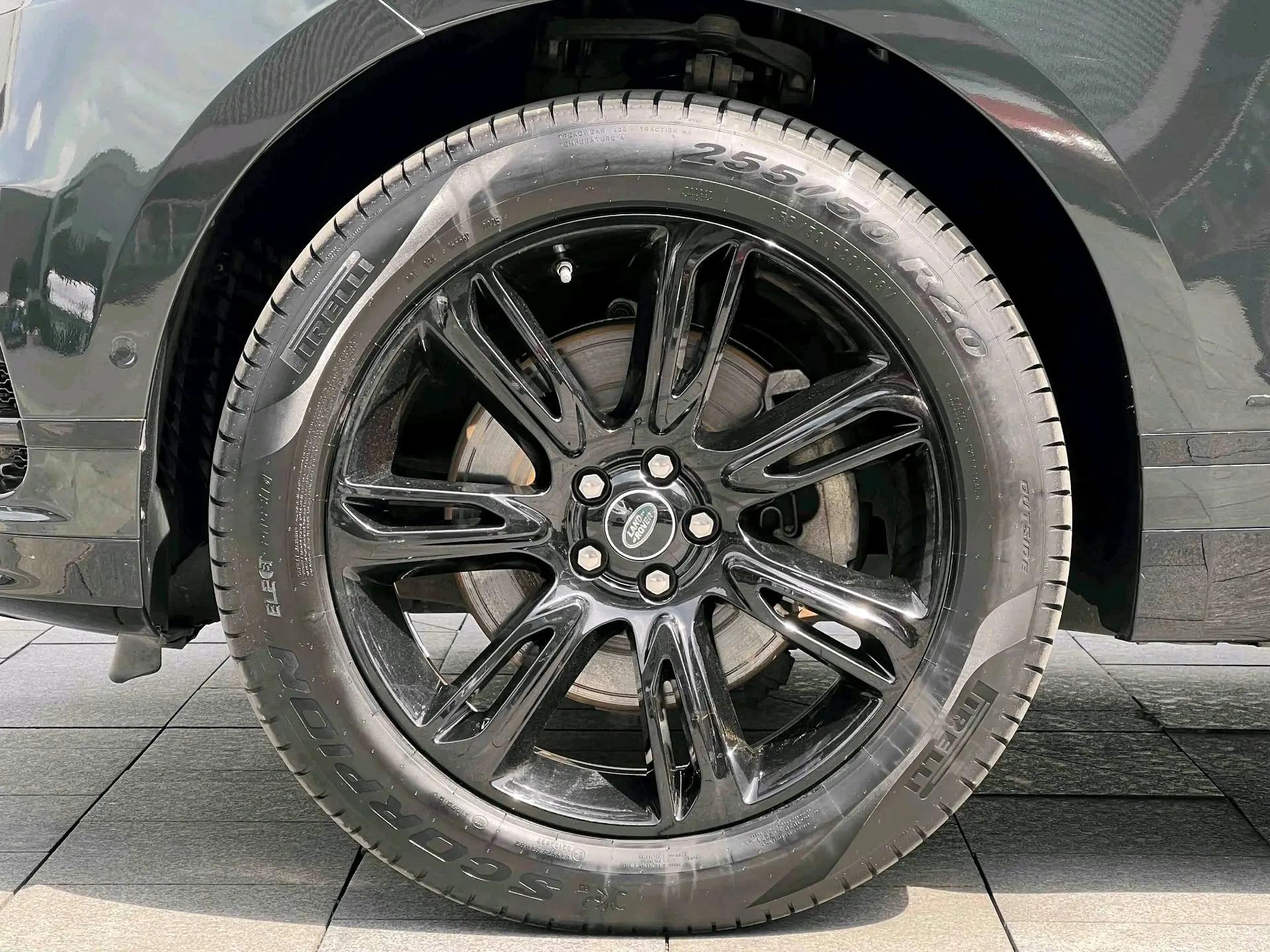 Range Rover Star Vein 2021 P250 Studded Black Collector's Edition 5