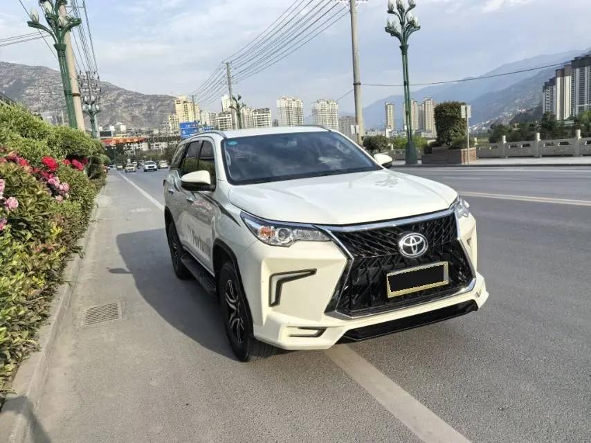 Toyota Fortuner (Imported) 2019 Fortuner 2.7 EXR Middle East Edition Automatic Gear 3