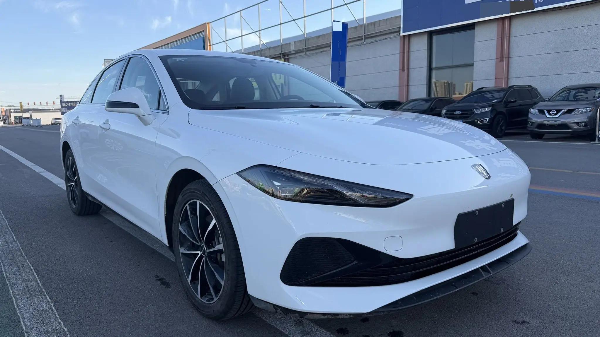 Roewe 2025 D7 DMH 1.5 World Championship Edition Automatic Gear 2