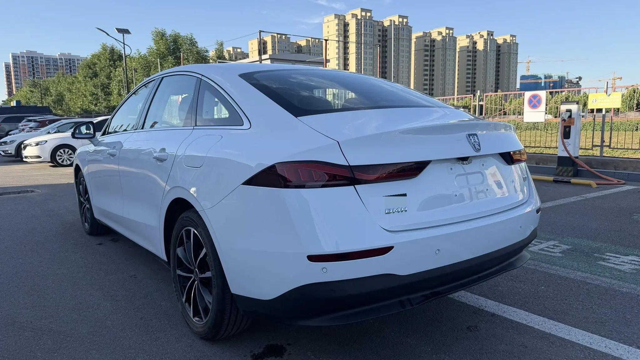 Roewe 2025 D7 DMH 1.5 World Championship Edition Automatic Gear 5