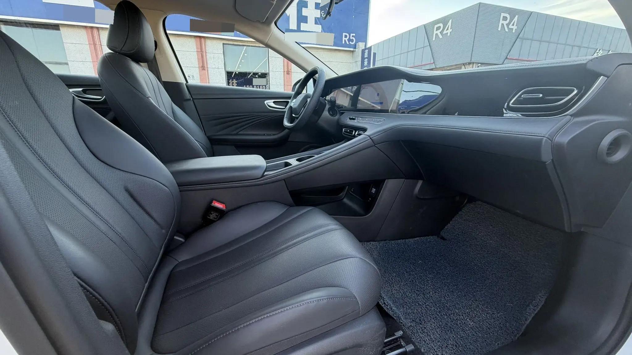 Roewe 2025 D7 DMH 1.5 World Championship Edition Automatic Gear 8