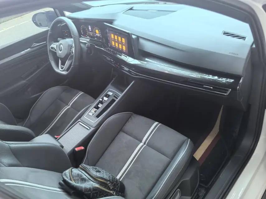 Volkswagen 2023 Golf 8 R-Line 1.4TSI 280TSI Lite (facelift) automatic 9