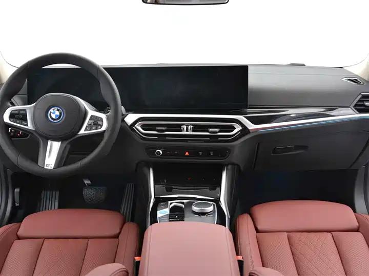 BMW i3 2024 eDrive 35 L 7