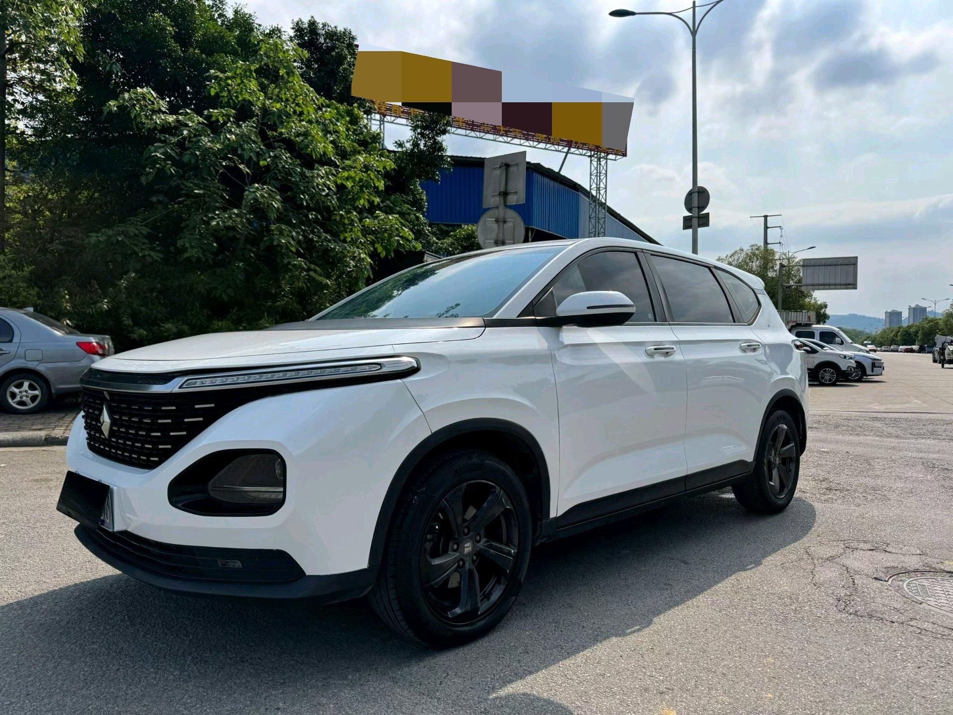BaoJun RM-5 2019 1.5T manual 24-hour online elite 7-seat