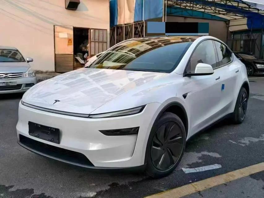Tesla 2026 Model Y Rear-Wheel Drive Automatic