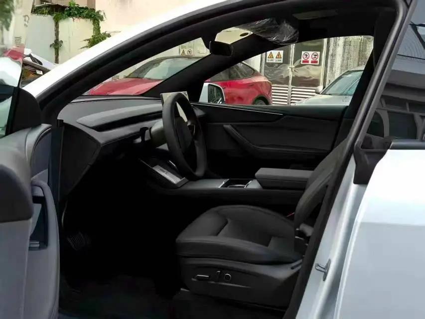 Tesla 2026 Model Y Rear-Wheel Drive Automatic 3