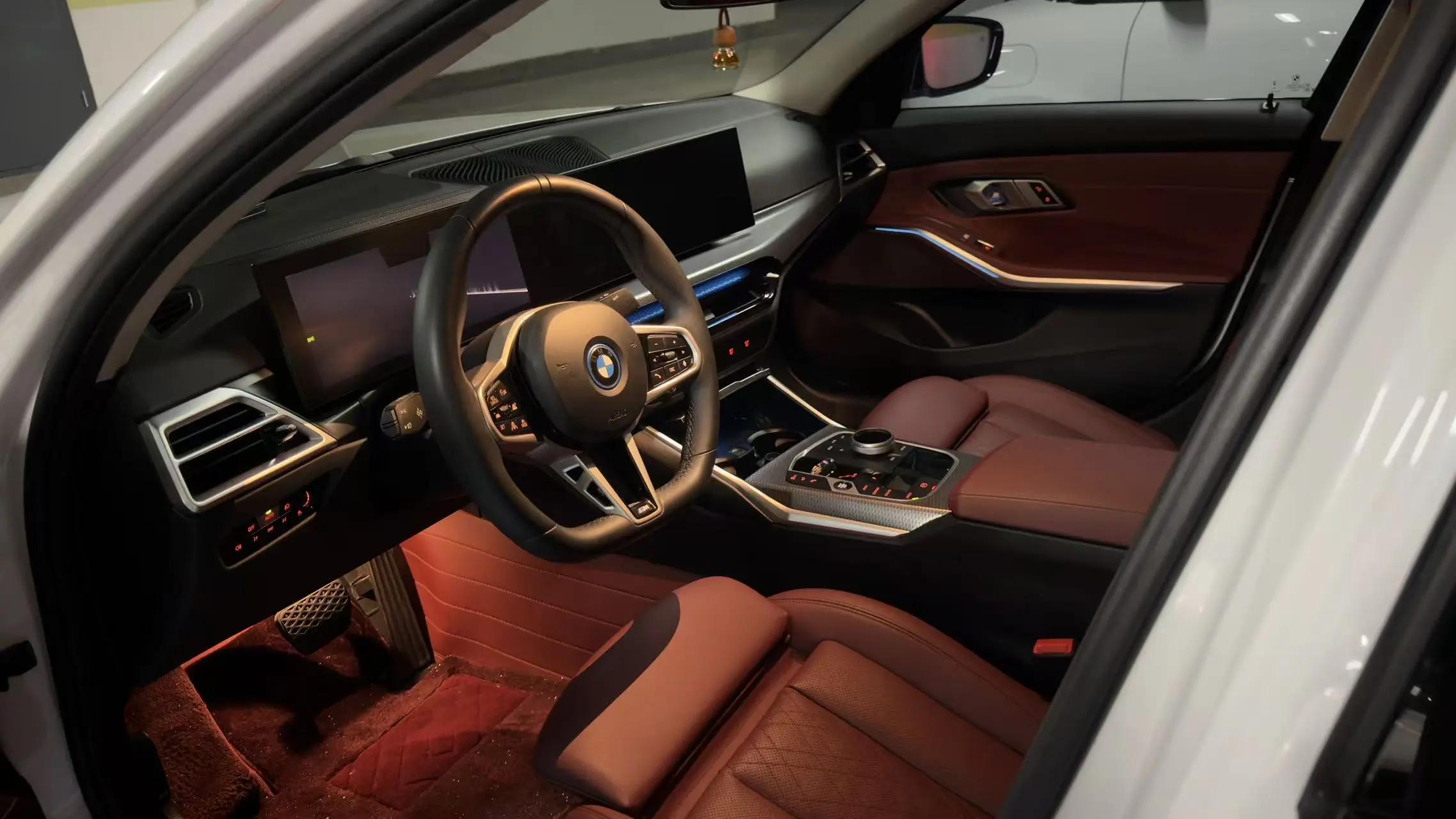 BMW 2025 i3 eDrive 40 L obsidian night suit automatic gear 2