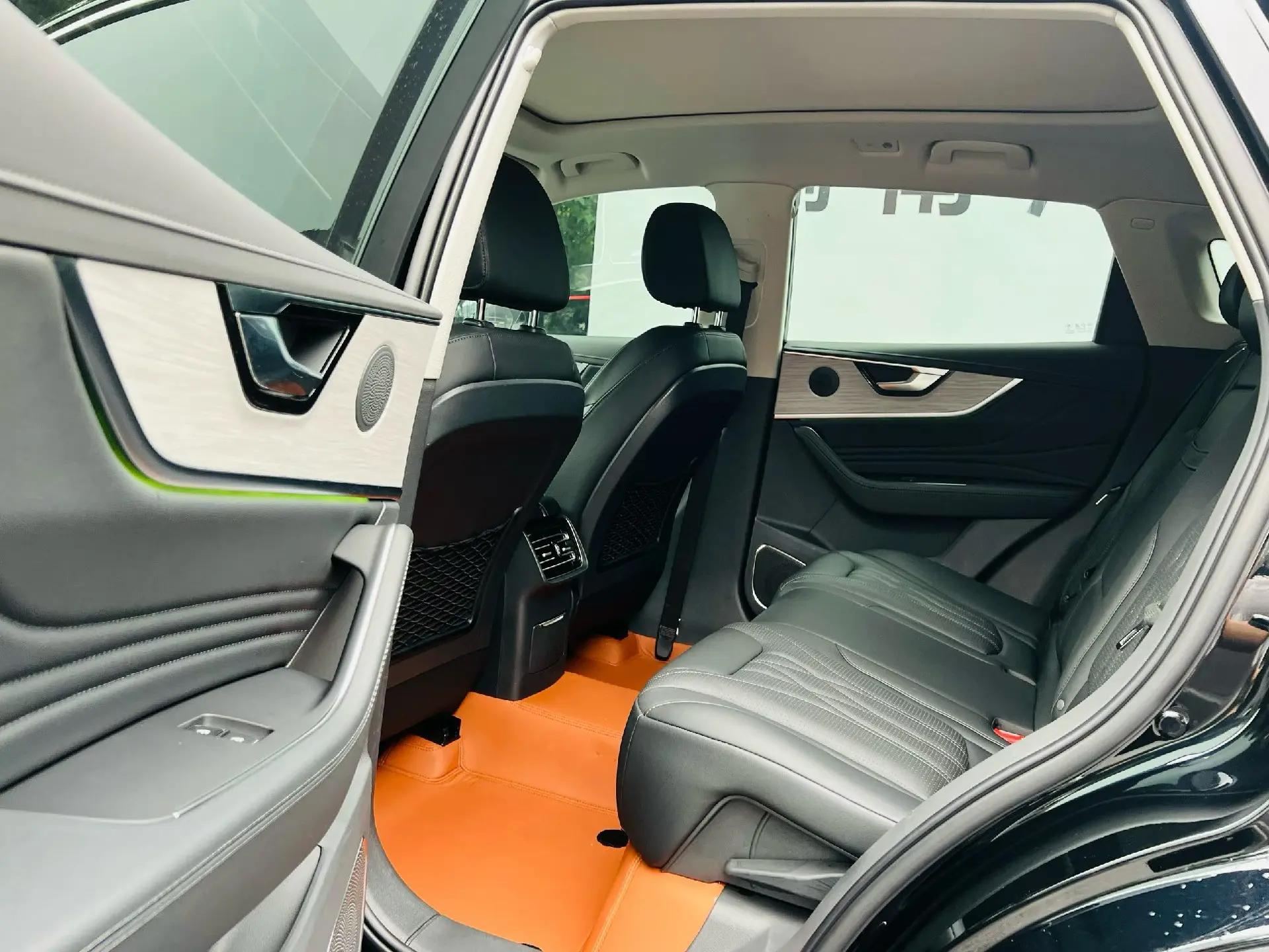 HongQi 2025 HS5 2.0T Two-Drive Flag Enjoy Pro Edition Automatic Gear 6