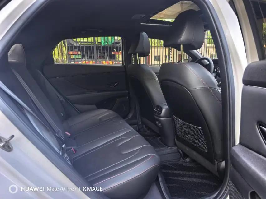 Elantra 2022 240TGDi DCT LUX Prestige Edition 11