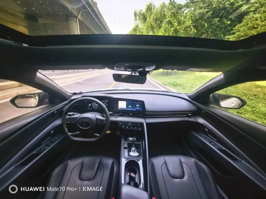 Elantra 2022 240TGDi DCT LUX Prestige Edition 13