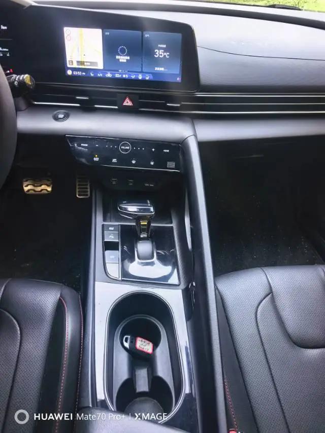 Elantra 2022 240TGDi DCT LUX Prestige Edition 16