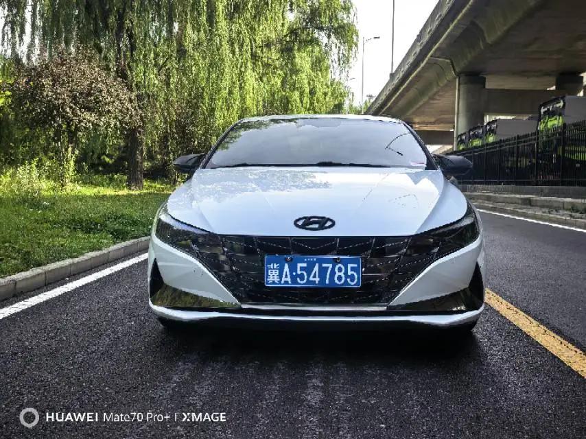 Elantra 2022 240TGDi DCT LUX Prestige Edition 2