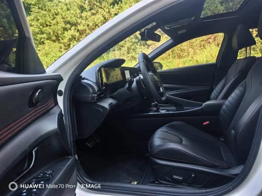 Elantra 2022 240TGDi DCT LUX Prestige Edition 8