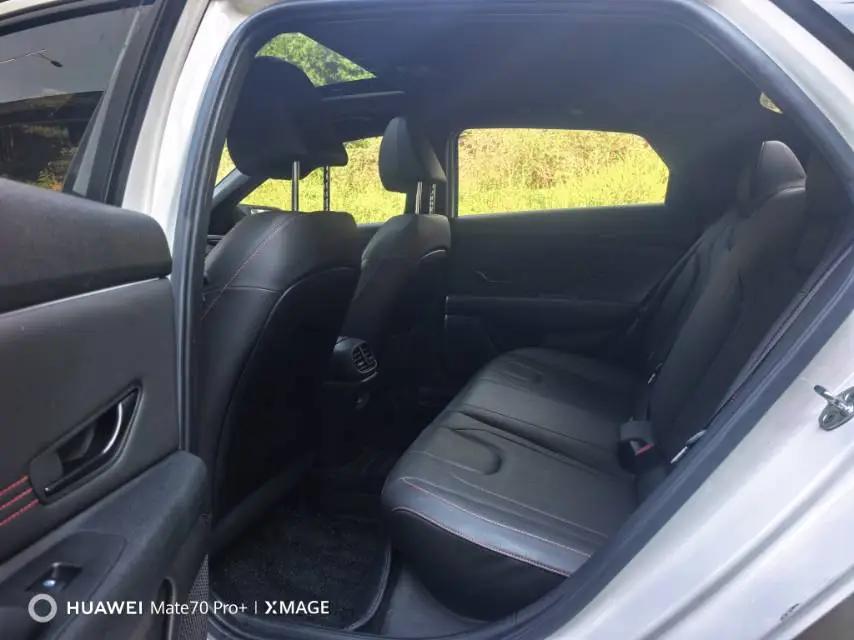 Elantra 2022 240TGDi DCT LUX Prestige Edition 9