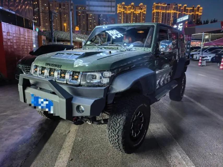 Beijing BJ40 2020 model 2.3T automatic four-wheel-drive Rainforest Expedition Edition