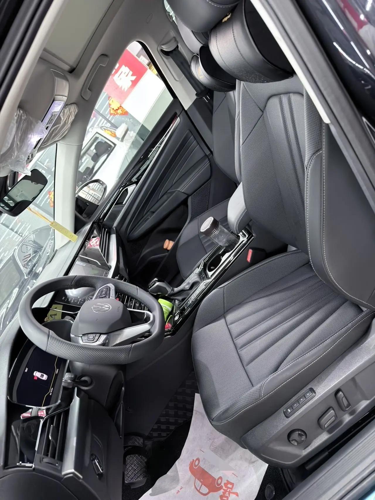 Volkswagen 2025 Passat 2.0TSI 380TSI Outstanding Edition Starry Dragon Edition Automatic 3