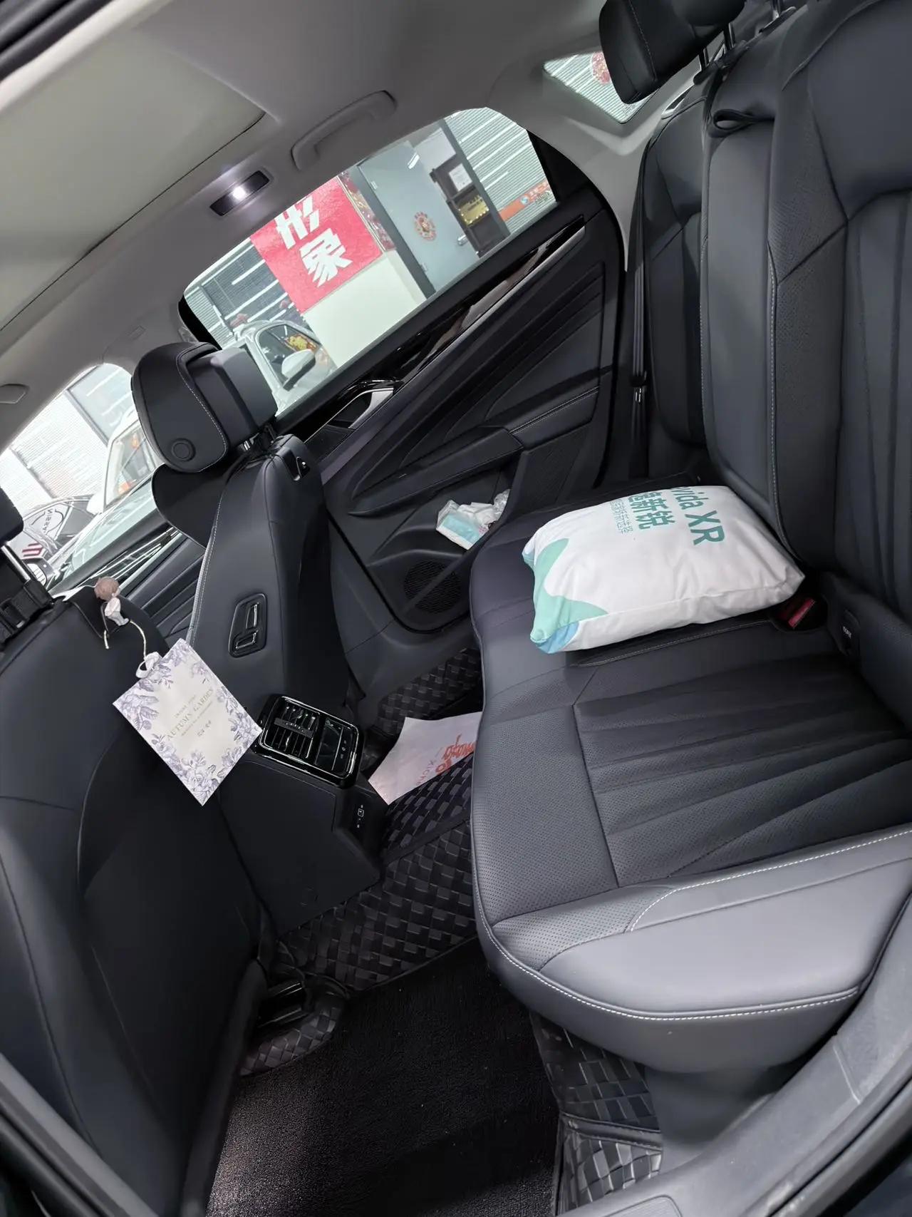Volkswagen 2025 Passat 2.0TSI 380TSI Outstanding Edition Starry Dragon Edition Automatic 4