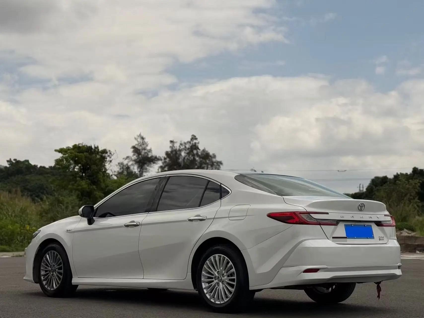 Toyota 2024 Camry Dual Engine 2.0HGVP Stepless Deluxe Automatic Gear 3