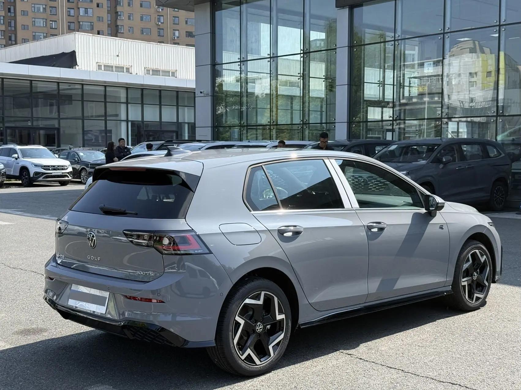 大众 2025款 高尔夫8 R-Line 1.5TSI 300TSI(改款) 自动挡 4