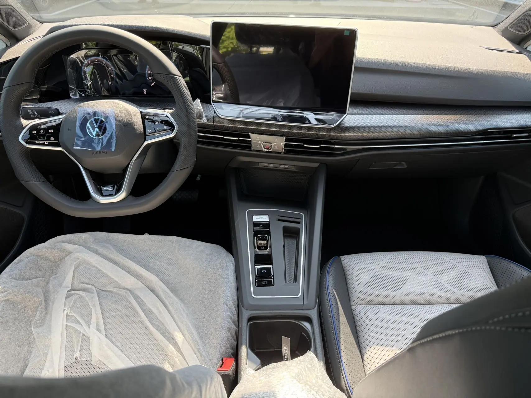大众 2025款 高尔夫8 R-Line 1.5TSI 300TSI(改款) 自动挡 9