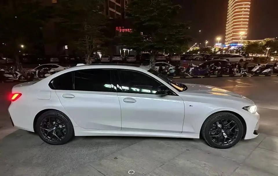 BMW 3 Series 2026 330Li 2.0T M Sports Obsidian Night Suit Automatic Gear 4
