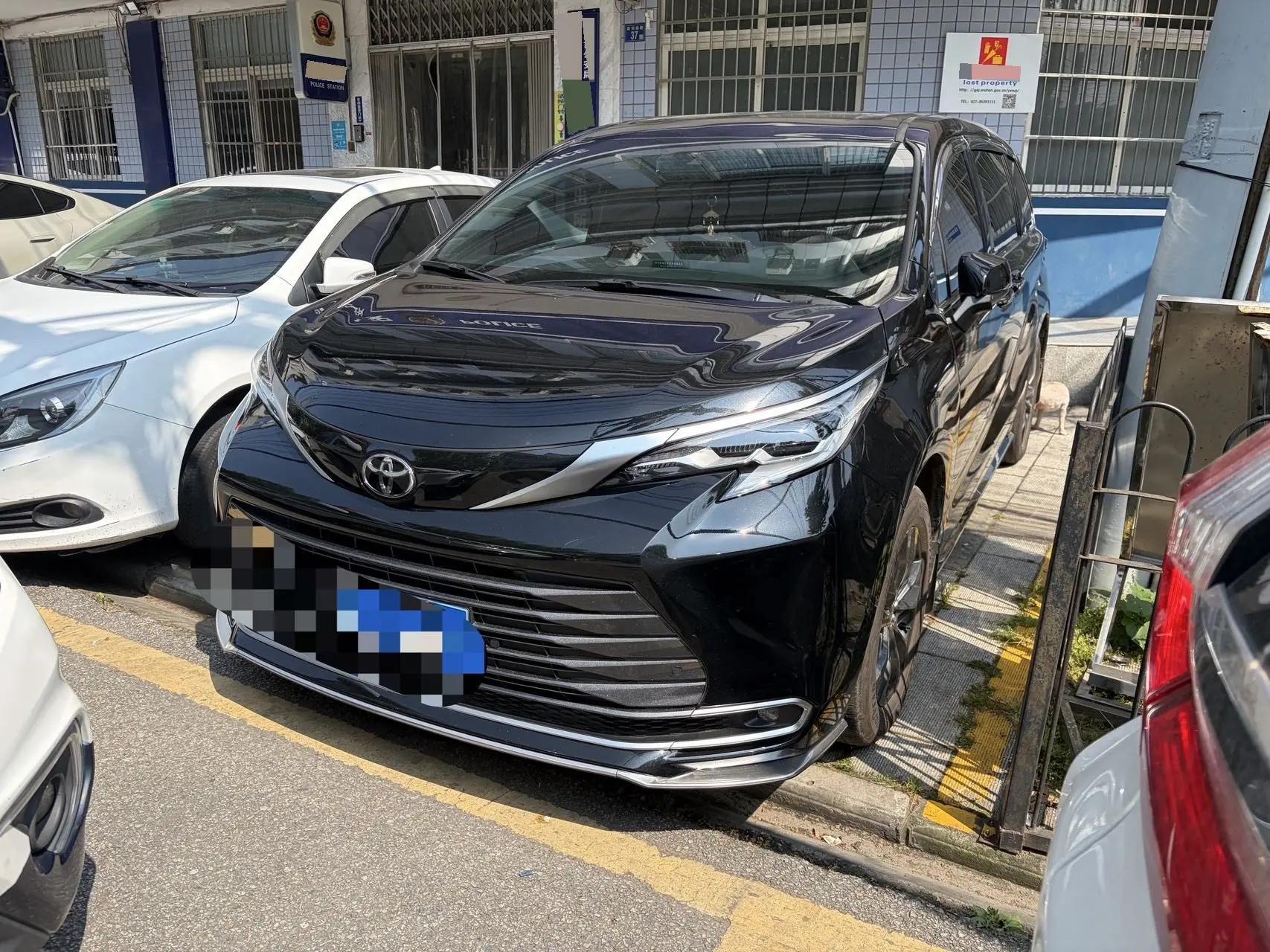 打开图片灯箱:Toyota 2024 Sana 2.5 Stepless Four-wheel Drive Deluxe Edition Automatic Transmission