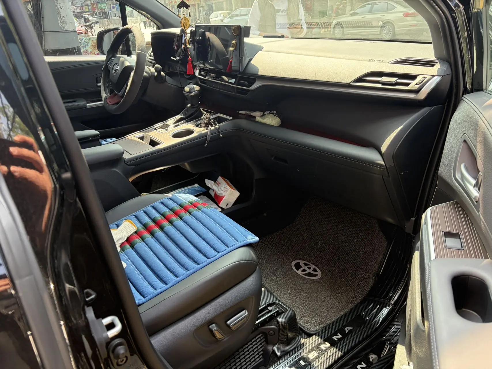 Toyota 2024 Sana 2.5 Stepless Four-wheel Drive Deluxe Edition Automatic Transmission 3