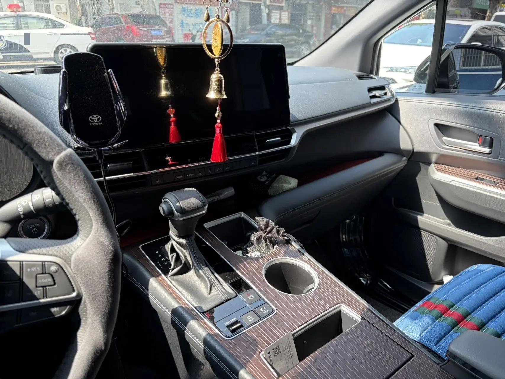 Toyota 2024 Sana 2.5 Stepless Four-wheel Drive Deluxe Edition Automatic Transmission 8