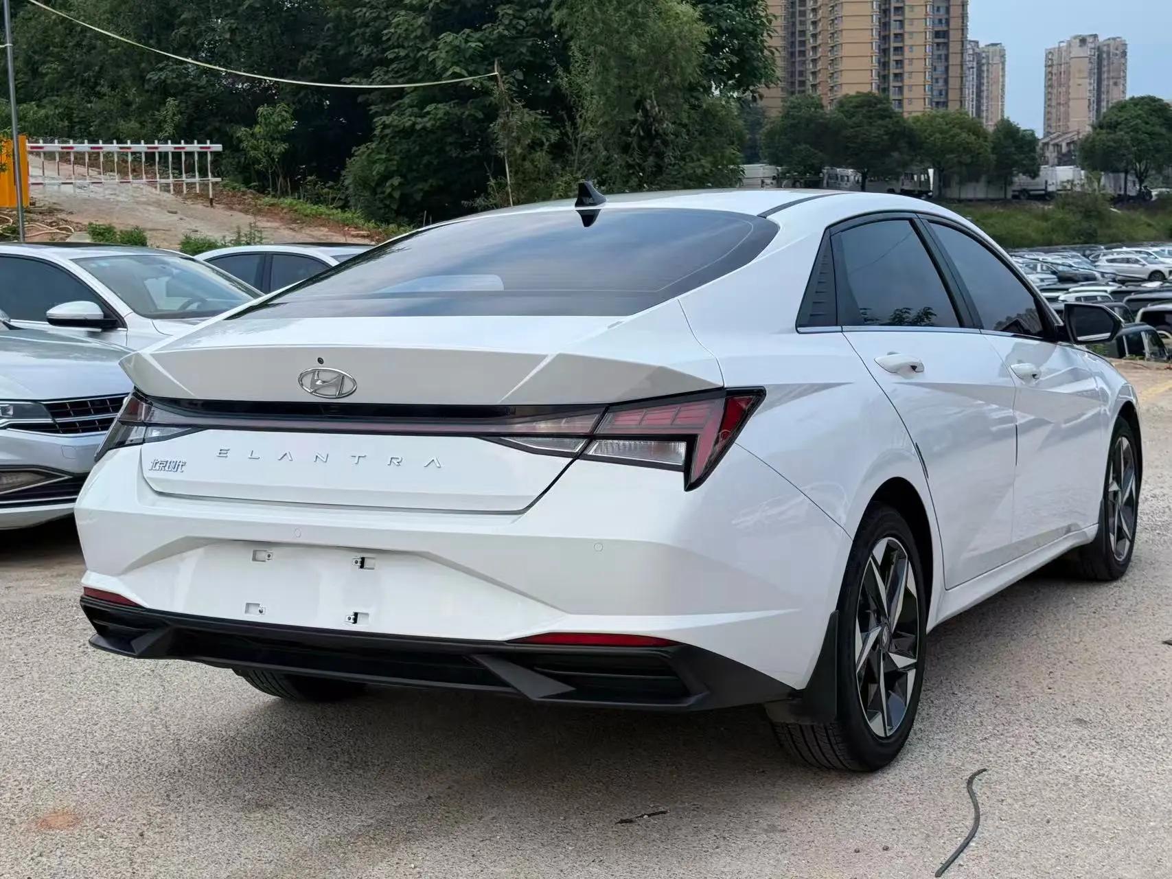 Elantra 2022 1.5L CVT Luxury Edition 10