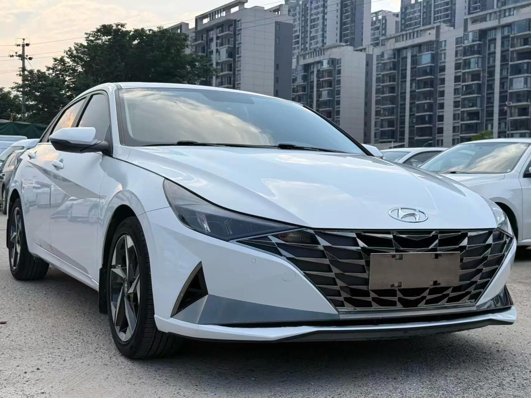 Elantra 2022 1.5L CVT Luxury Edition 2