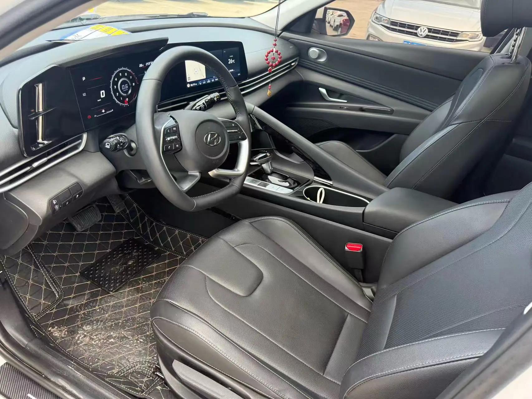 Elantra 2022 1.5L CVT Luxury Edition 4