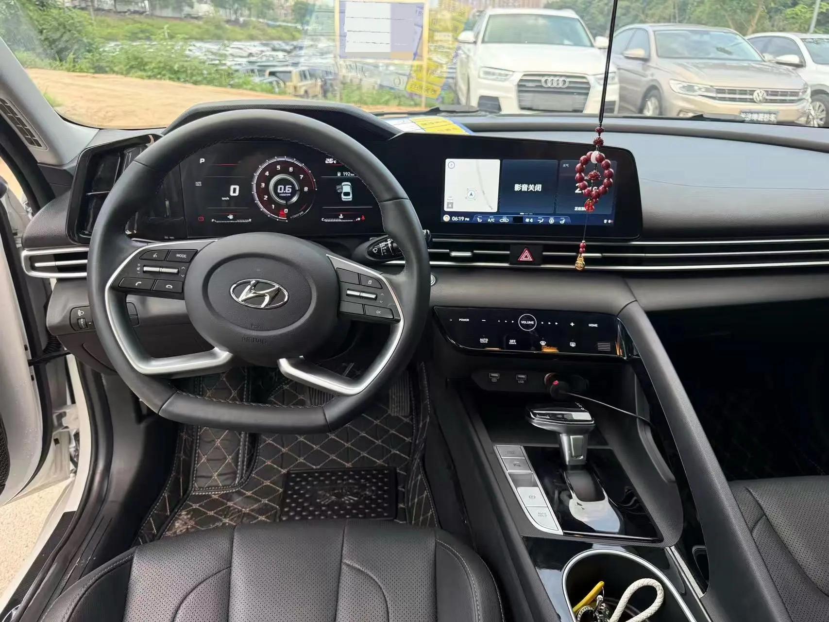 Elantra 2022 1.5L CVT Luxury Edition 6