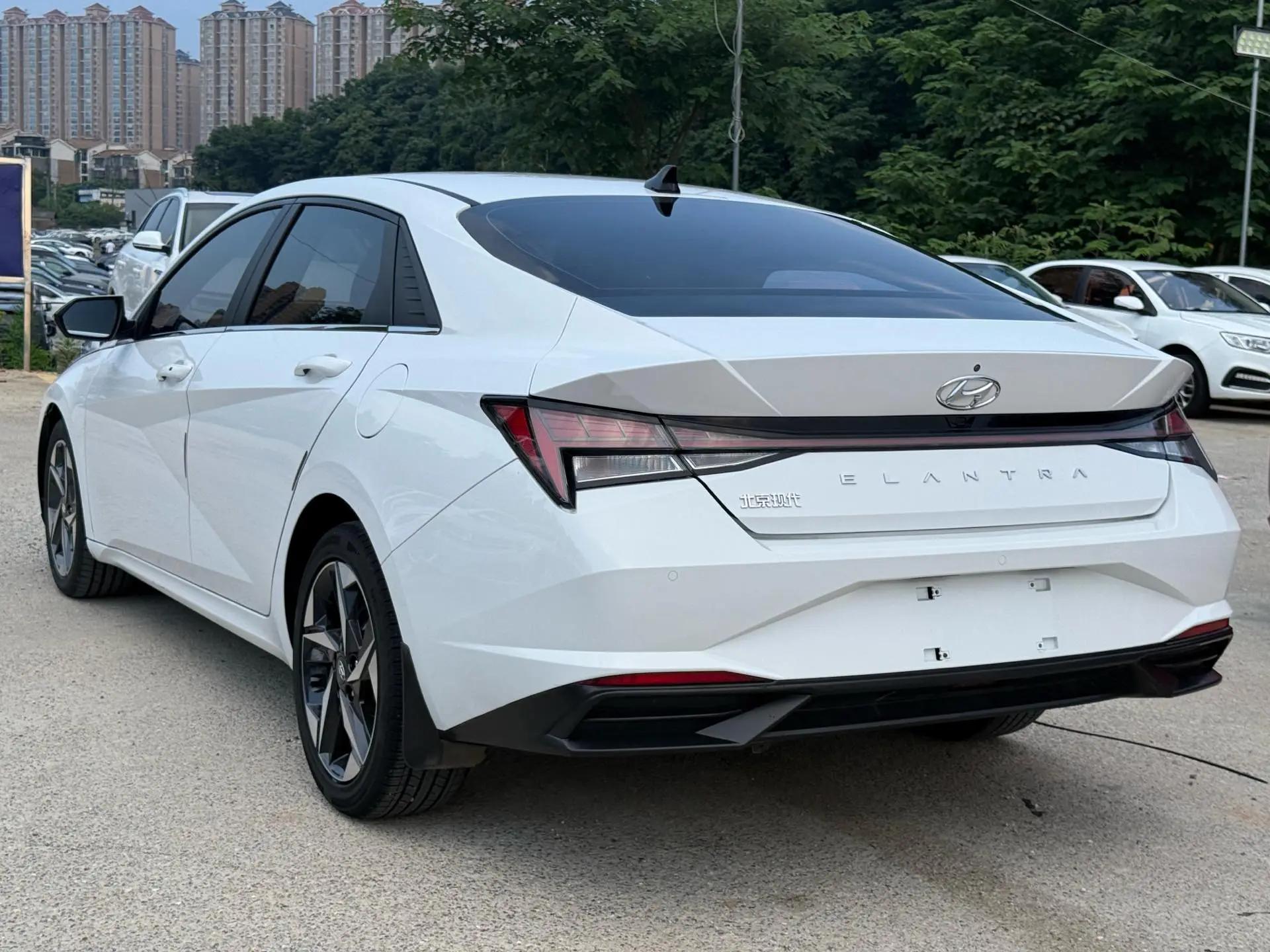 Elantra 2022 1.5L CVT Luxury Edition 9