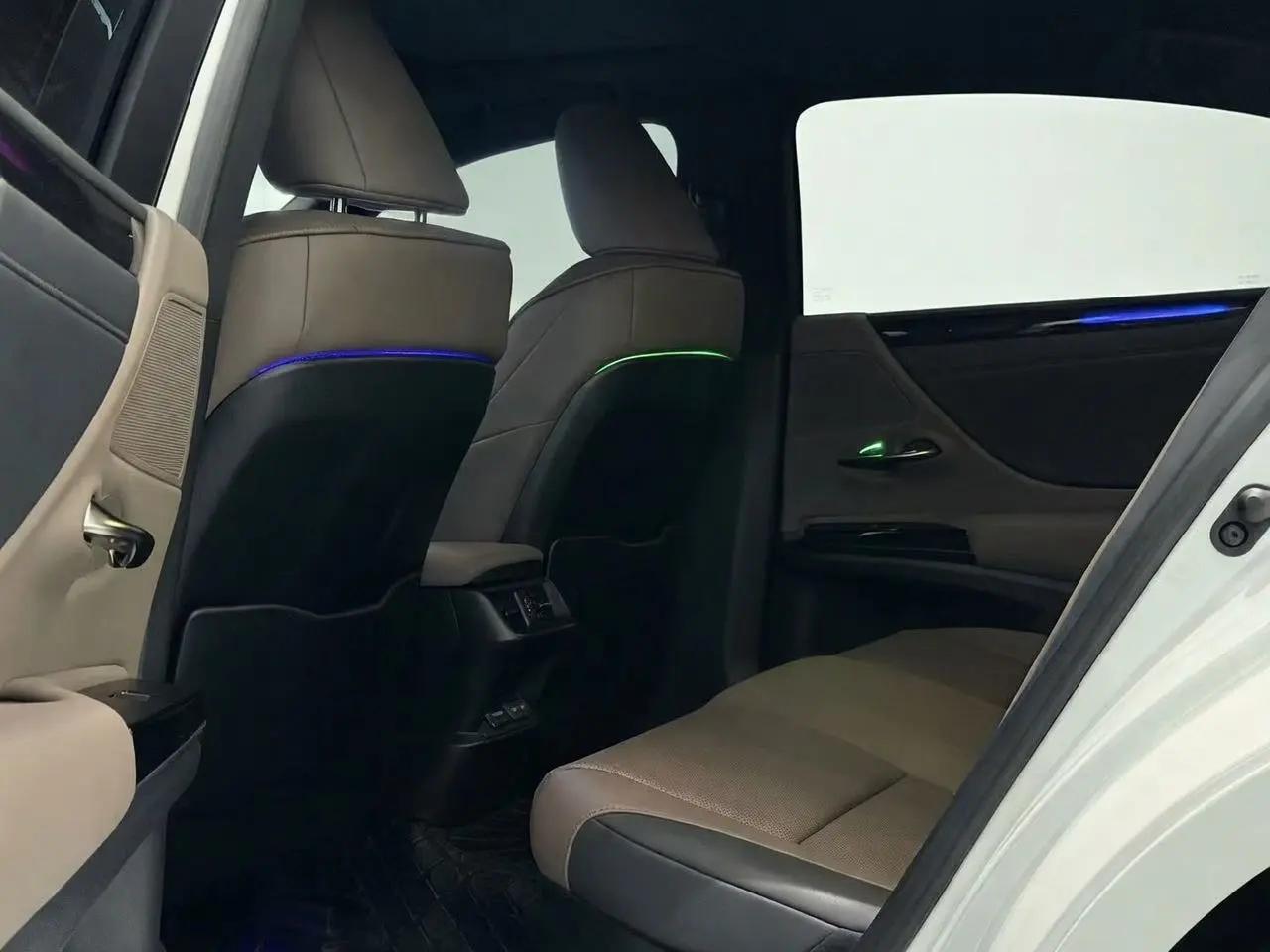 Lexus ES 2022 300h Premium Edition 5