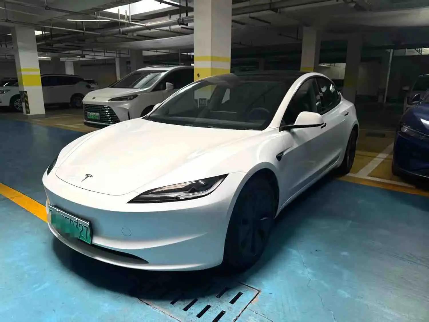 Tesla 2025 Model 3 Rear-Wheel Drive (Refreshed) Automatic