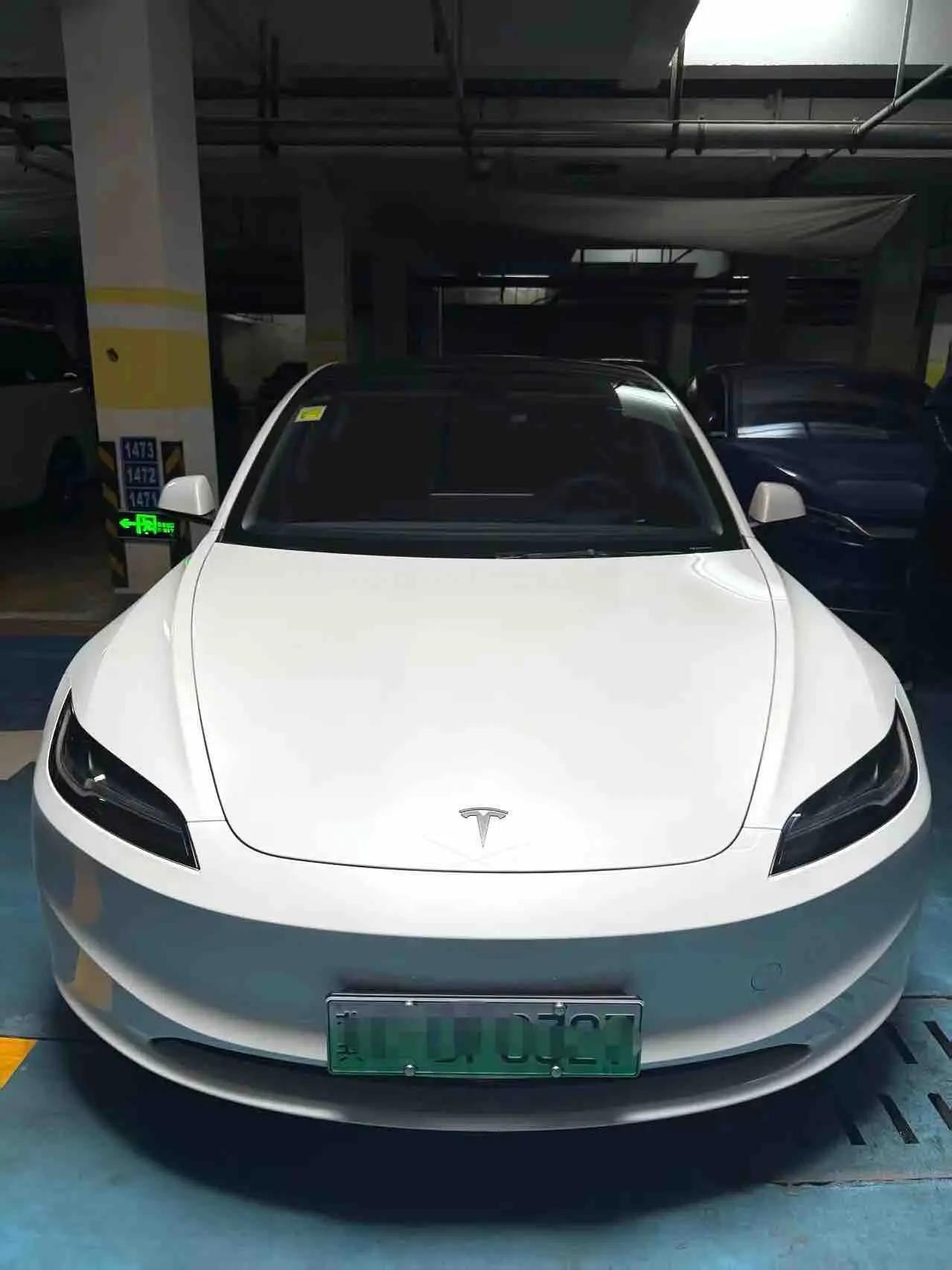 Tesla 2025 Model 3 Rear-Wheel Drive (Refreshed) Automatic 3