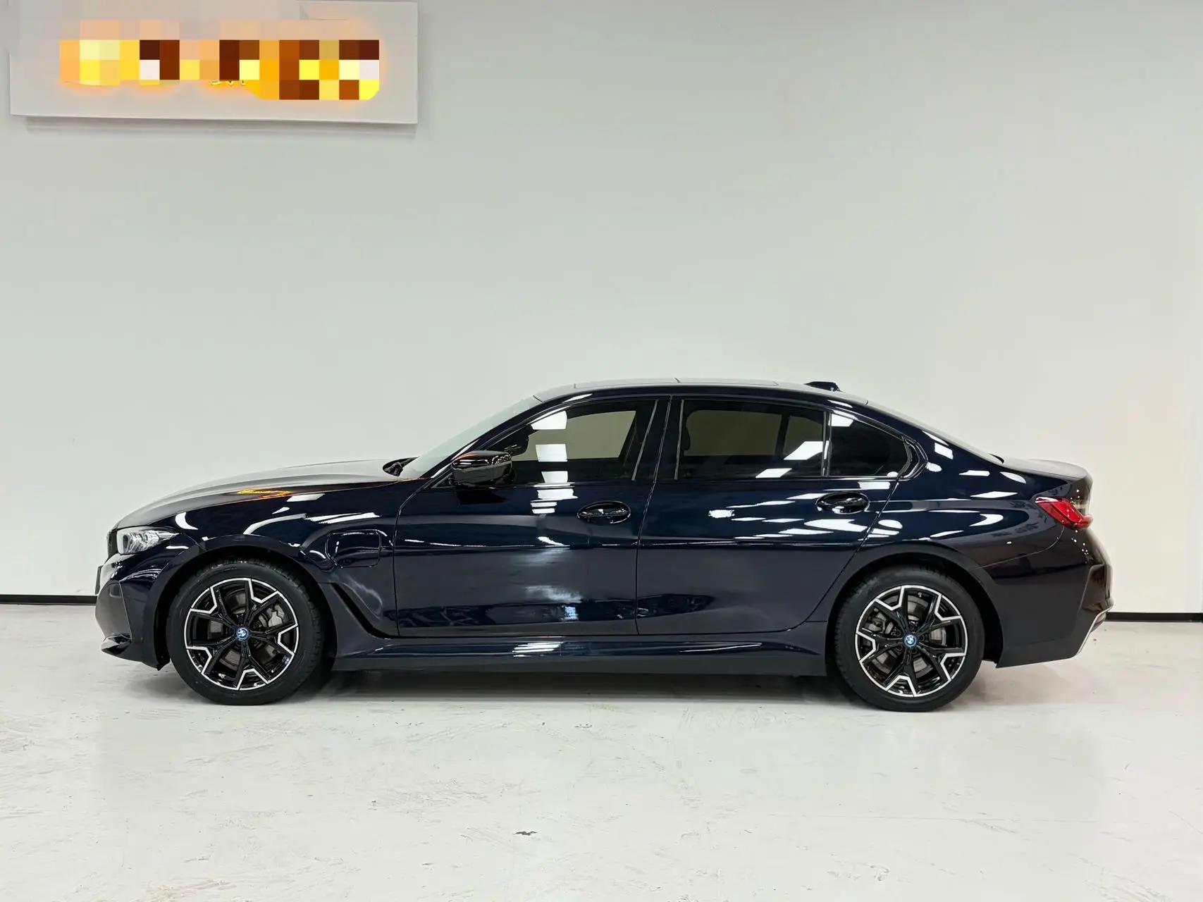 BMW 2024 i3 eDrive 40 L obsidian night suit automatic gear 3