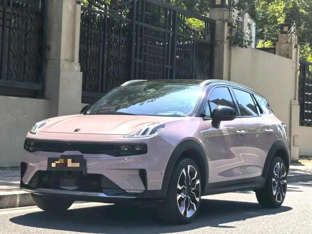 Открыть галерею: LYNK&CO 06 2021 1.5T Shero Pink Special Edition