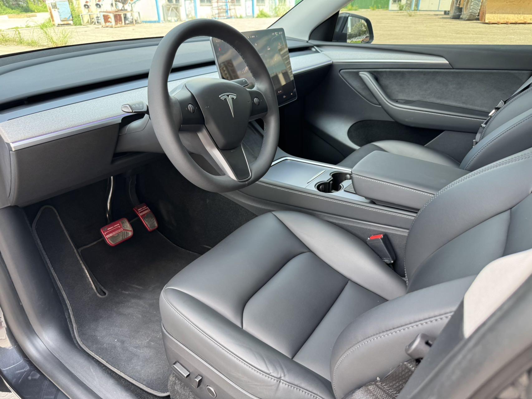 2024 Model Y Rear-Wheel Drive Edition 4