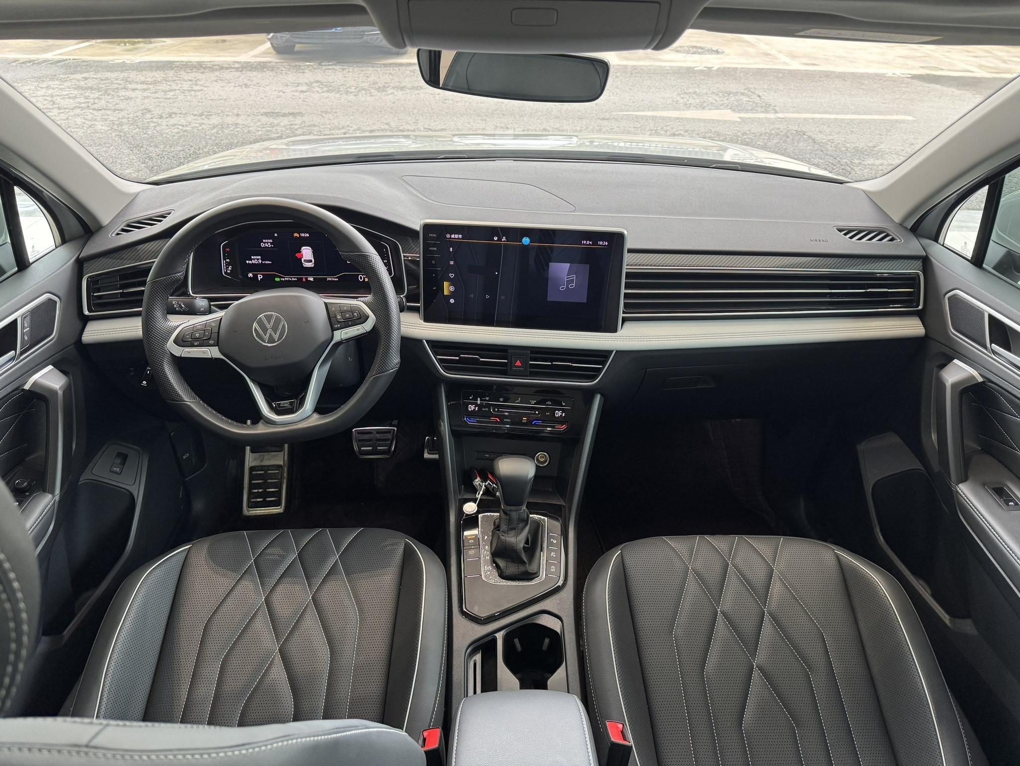 Volkswagen 2024 Tiguan L R-Line 2.0TSI 330TSI Two-Drive R-Line Overdrive Automatic Gear 6