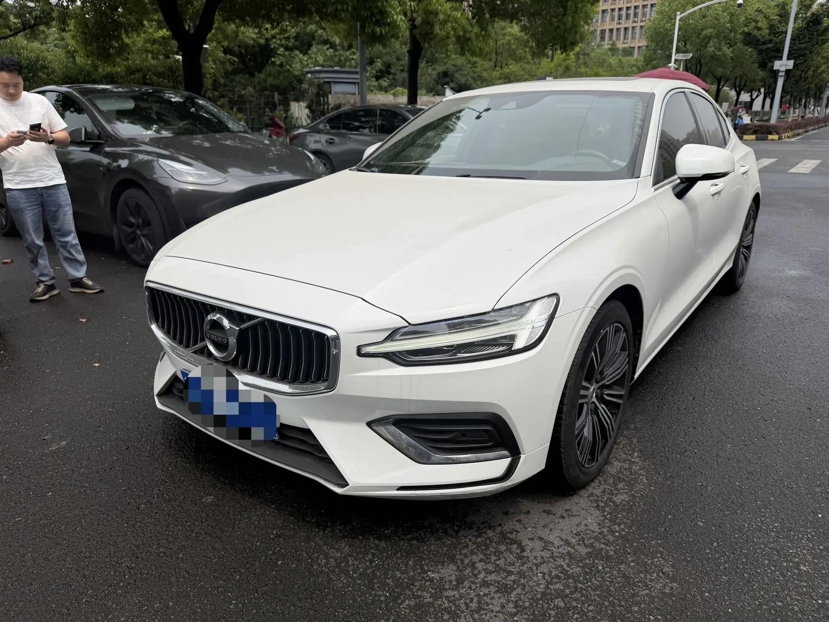 Volvo S60 2022 B4 Intelligent Luxury Edition