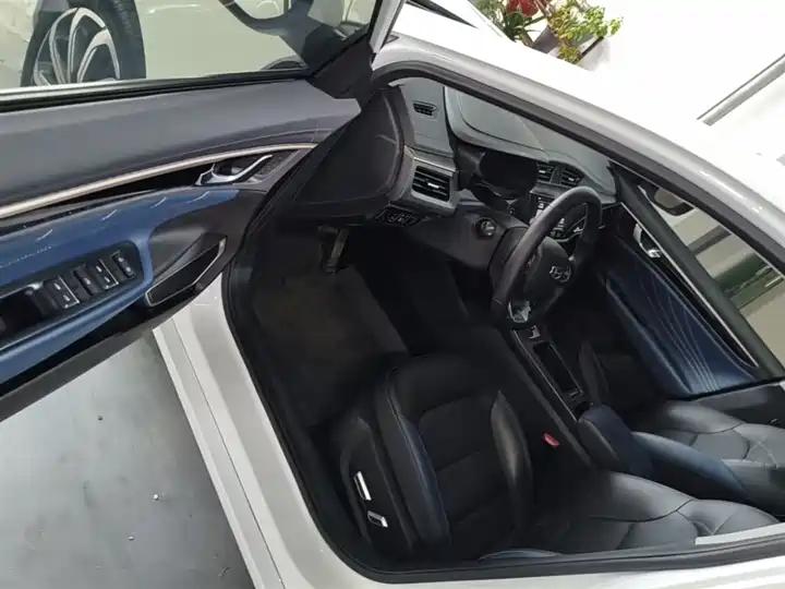 Emgrand GL 2021 UP 1.4T CVT Leading Type 16