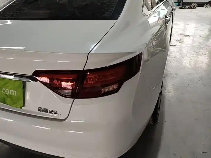 Emgrand GL 2021 UP 1.4T CVT Leading Type 8