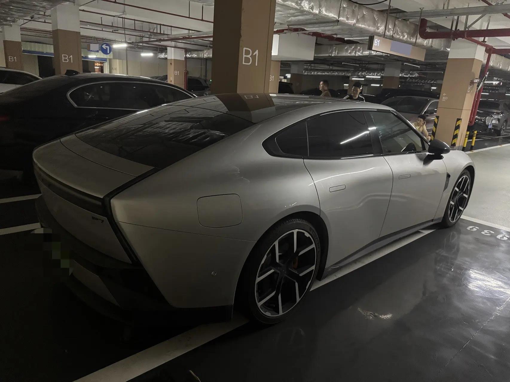 Xpeng 2025 P7 702km Long Range Version Automatic 3