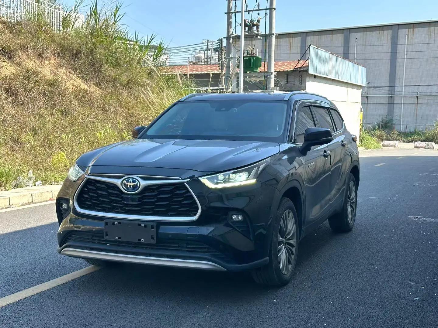 打开图片灯箱:Toyota 2023 Highlander Dual Engine 2.5 CVT Intelligent Electric Hybrid Four-Wheel Drive Prestige 7-Seater Automatic