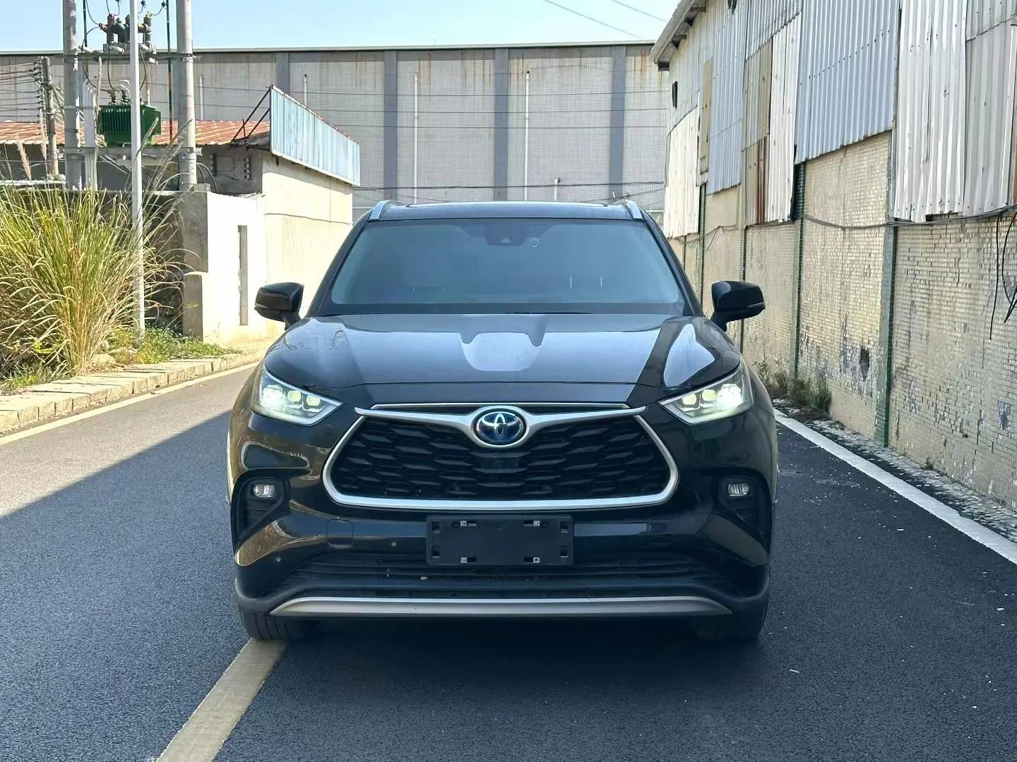 Toyota 2023 Highlander Dual Engine 2.5 CVT Intelligent Electric Hybrid Four-Wheel Drive Prestige 7-Seater Automatic 2